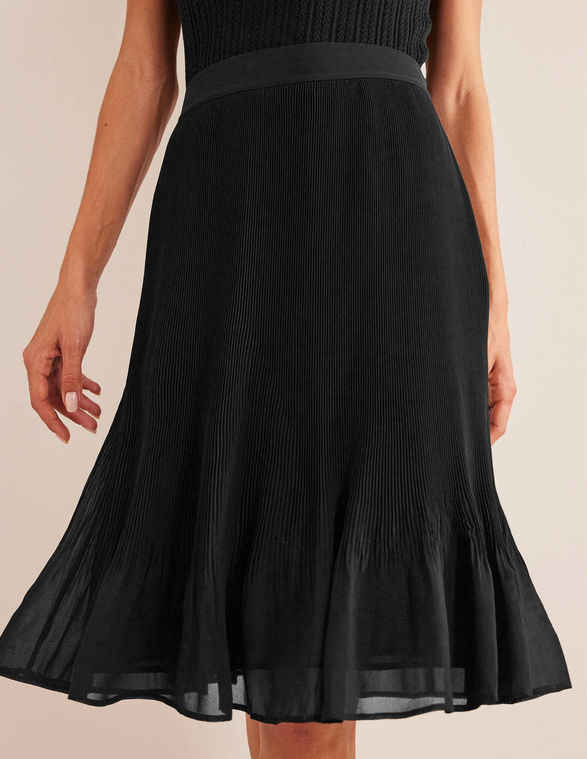 Knee Length Plisse Skirt-Black