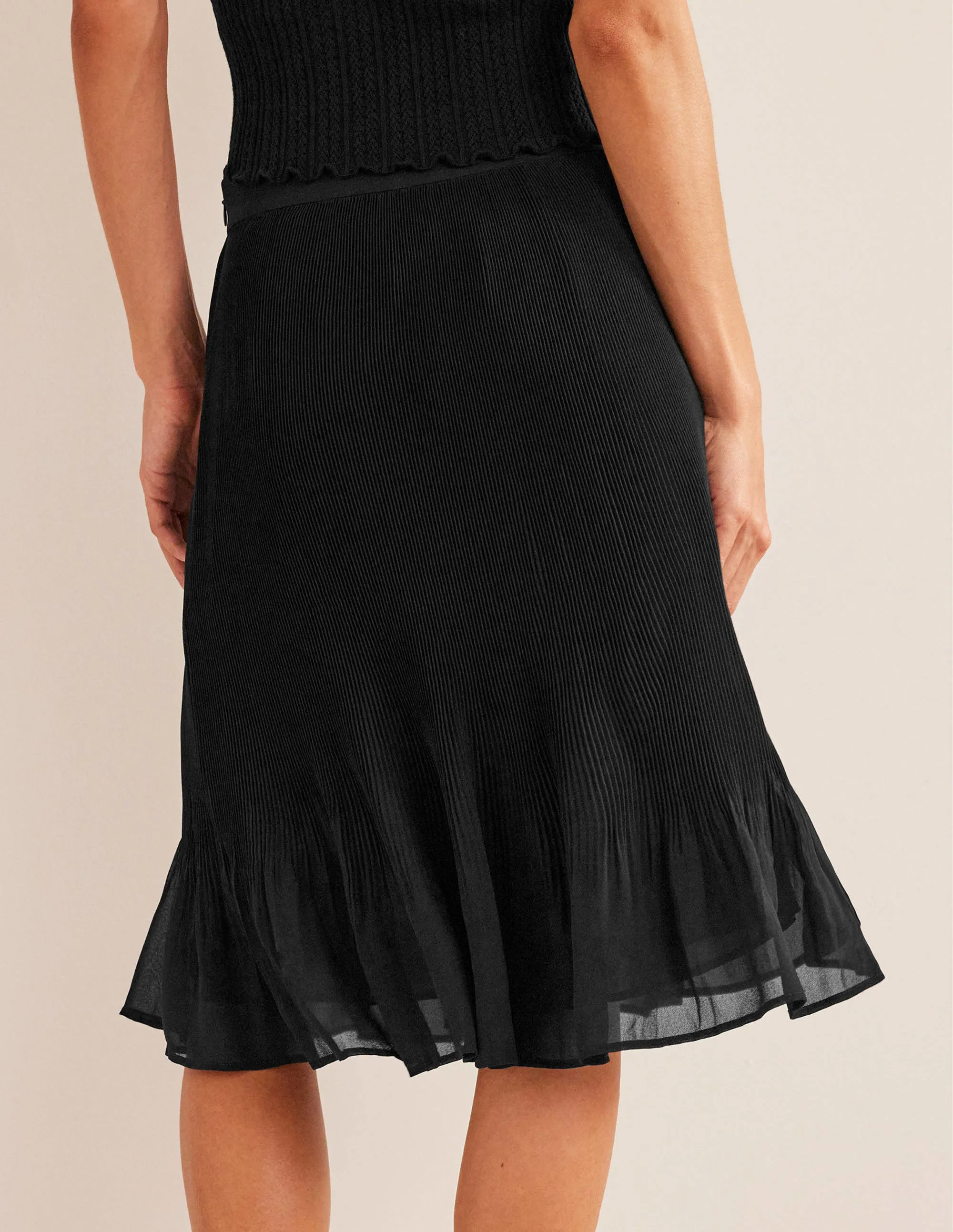 Knee Length Plisse Skirt-Black